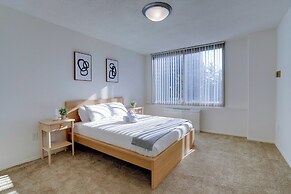 Spacious 2BR Apartment in Crystal City