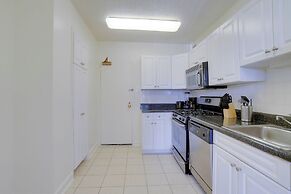 Spacious 2BR Apartment in Crystal City