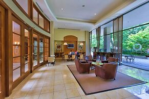 Spacious 2BR Apartment in Crystal City