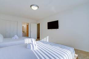 Spacious 2BR Apartment in Crystal City