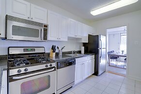 Spacious 2BR Apartment in Crystal City