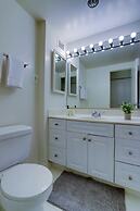 Spacious 2BR Apartment in Crystal City