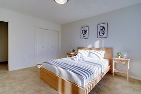 Spacious 2BR Apartment in Crystal City