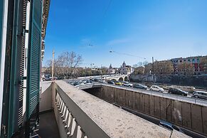 History Suite Essence