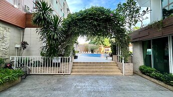 Partial Seaview Studio on 11 Floor Near Jungceylon, Bangla Street