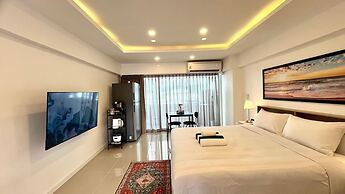 Partial Seaview Studio on 11 Floor Near Jungceylon, Bangla Street