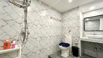 Partial Seaview Studio on 11 Floor Near Jungceylon, Bangla Street