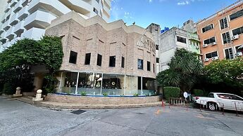 Partial Seaview Studio on 11 Floor Near Jungceylon, Bangla Street