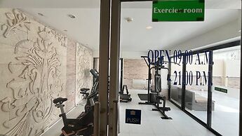 Partial Seaview Studio on 11 Floor Near Jungceylon, Bangla Street