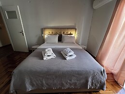 Caryatids Luxury Apartment