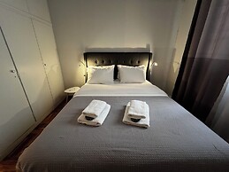 Caryatids Luxury Apartment