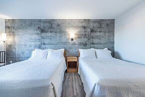 BLUE HORSE MOTEL