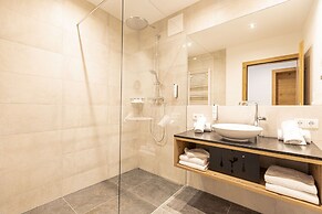 Spacious Apartment With Balcony