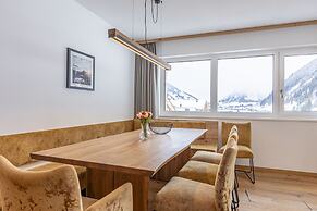 Spacious Apartment With Balcony