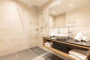 Spacious Apartment With Balcony