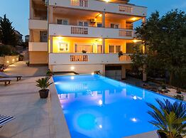 Scenic Elegant Apartments Krk With Balcony and Pool