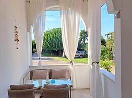 Spacious Urban Retreat Apartment With Terrace