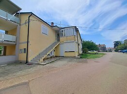 Spacious Urban Retreat Apartment With Terrace