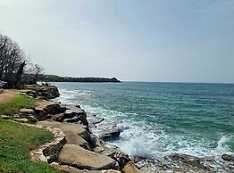 Spacious Urban Retreat Apartment With Terrace