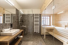 Nice Lodge With Balcony