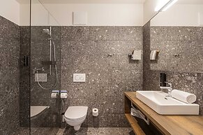 Nice Lodge With Balcony