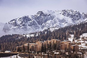 Nice Lodge With Balcony