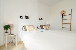 Lovely Apartment With Shared Pool