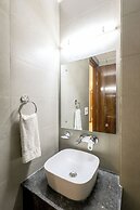 Nikko Palm Hotel