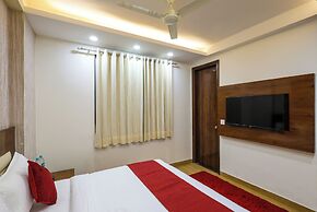Nikko Palm Hotel