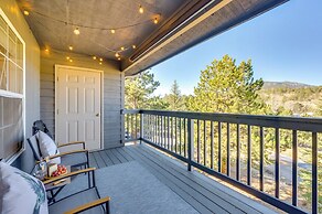 Walk to Downtown: Mountain-view Estes Escape