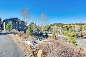Walk to Downtown: Mountain-view Estes Escape