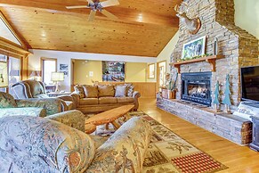 Hot Tub + Family Reunion: Spacious Retreat!