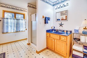 Hot Tub + Family Reunion: Spacious Retreat!