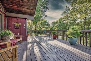Hot Tub + Family Reunion: Spacious Retreat!