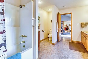 Hot Tub + Family Reunion: Spacious Retreat!