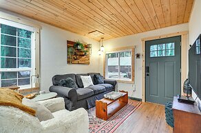 Hike, Ski & Explore: Rhododendron Forest Retreat!