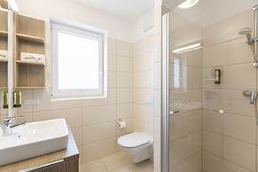 Chalet With Mountain Views