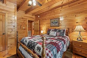 Triple Mountain View Stunning 4 BDR Cabin w/ Private Hot Tub, Game Roo
