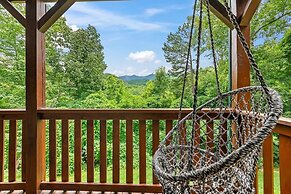 Triple Mountain View Stunning 4 BDR Cabin w/ Private Hot Tub, Game Roo