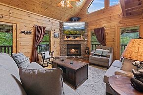 Triple Mountain View Stunning 4 BDR Cabin w/ Private Hot Tub, Game Roo