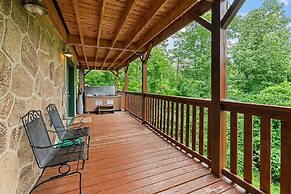 Triple Mountain View Stunning 4 BDR Cabin w/ Private Hot Tub, Game Roo