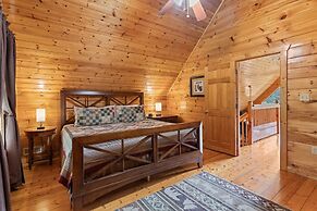 Triple Mountain View Stunning 4 BDR Cabin w/ Private Hot Tub, Game Roo