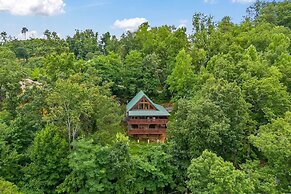 Triple Mountain View Stunning 4 BDR Cabin w/ Private Hot Tub, Game Roo