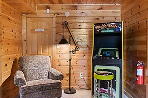 Triple Mountain View Stunning 4 BDR Cabin w/ Private Hot Tub, Game Roo