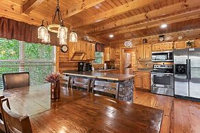 Triple Mountain View Stunning 4 BDR Cabin w/ Private Hot Tub, Game Roo