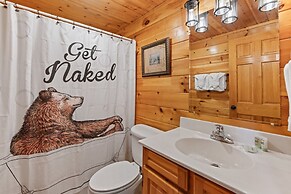 Triple Mountain View Stunning 4 BDR Cabin w/ Private Hot Tub, Game Roo