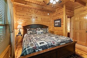 Triple Mountain View Stunning 4 BDR Cabin w/ Private Hot Tub, Game Roo