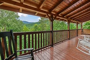 Triple Mountain View Stunning 4 BDR Cabin w/ Private Hot Tub, Game Roo