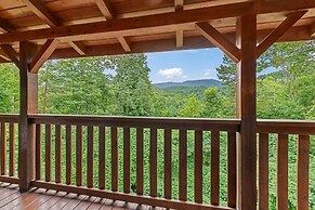 Triple Mountain View Stunning 4 BDR Cabin w/ Private Hot Tub, Game Roo