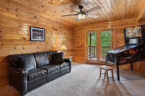 Triple Mountain View Stunning 4 BDR Cabin w/ Private Hot Tub, Game Roo